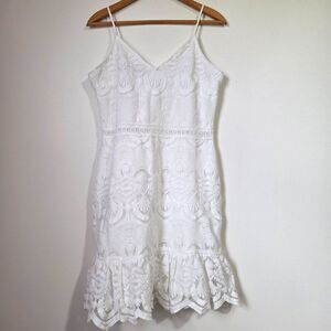 EUC EILLY BAZAR WHITE LACED V NECK SPAGHETTI STRAP DRESS LINED SIZE LARGE